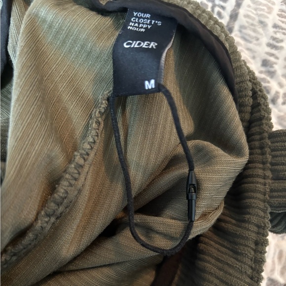 Cider Courderoy overalls. Nwot size medium - Picture 2 of 2